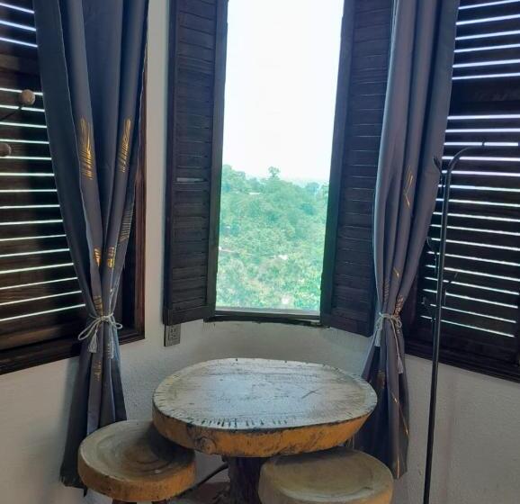 Deluxe Zimmer, Quinto Sol