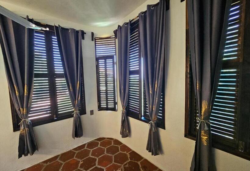 Deluxe Zimmer, Quinto Sol