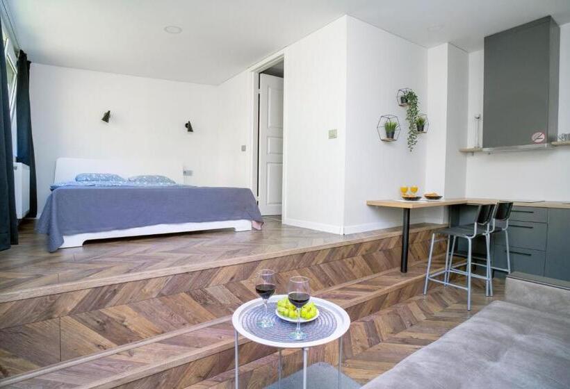 استودیوی استاندارد, House 22a Apartments