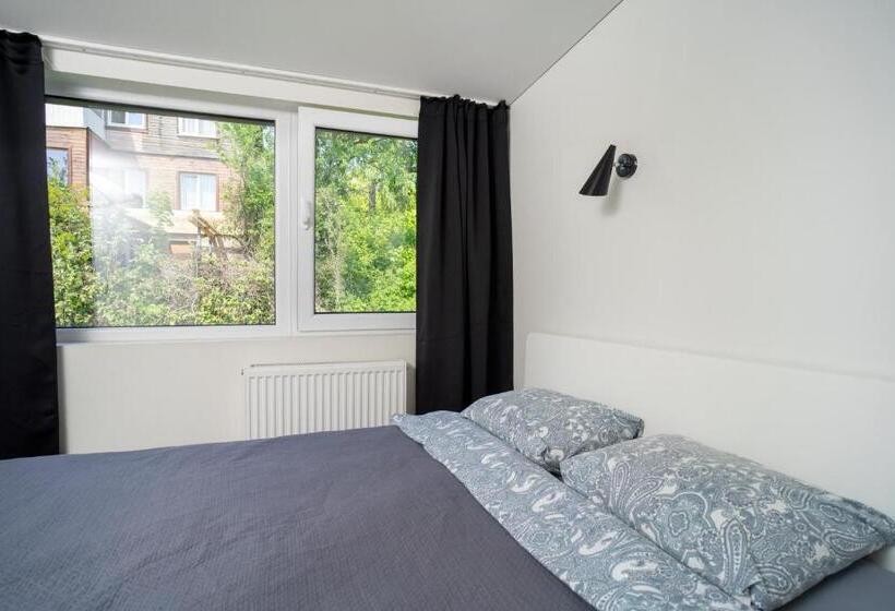 استودیوی استاندارد, House 22a Apartments