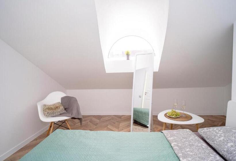 1 Bedroom Penthouse Apartment, House 22a Apartments