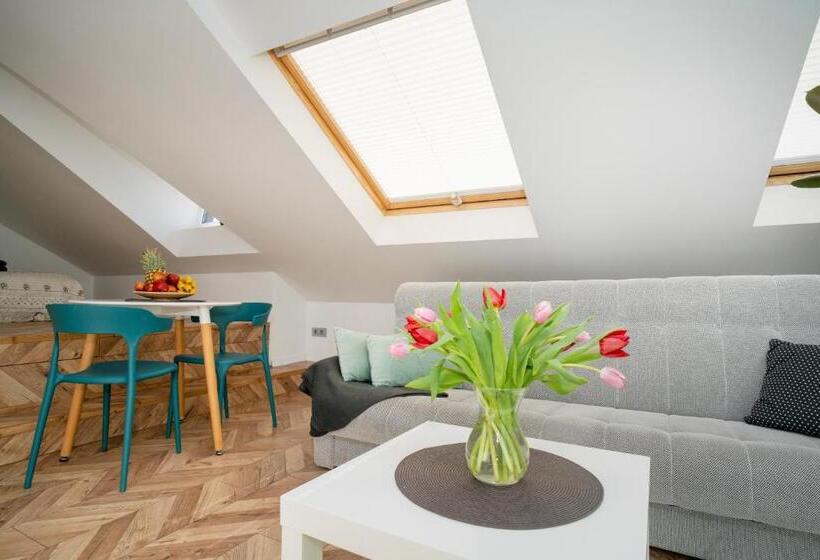 1 Bedroom Penthouse Apartment, House 22a Apartments