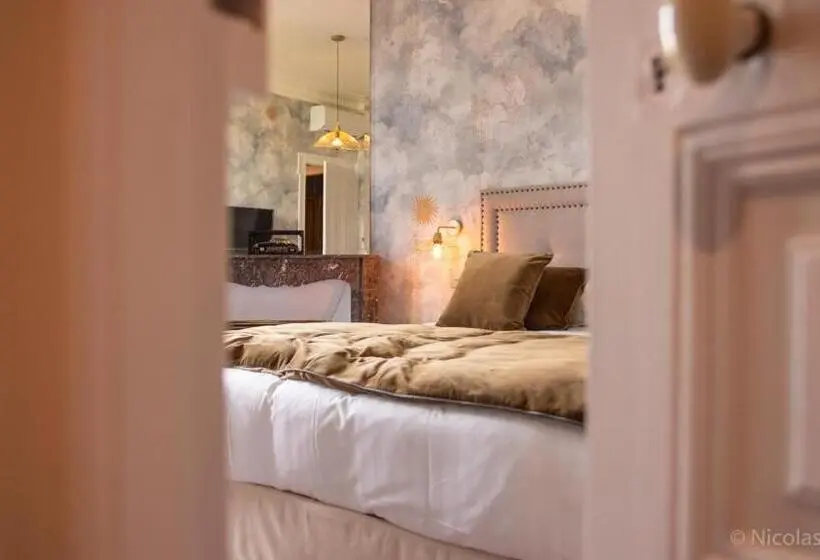 اتاق لوکس با تخت بزرگ, Maison Blanche Chartres   Maison D Hôtes 5 étoiles