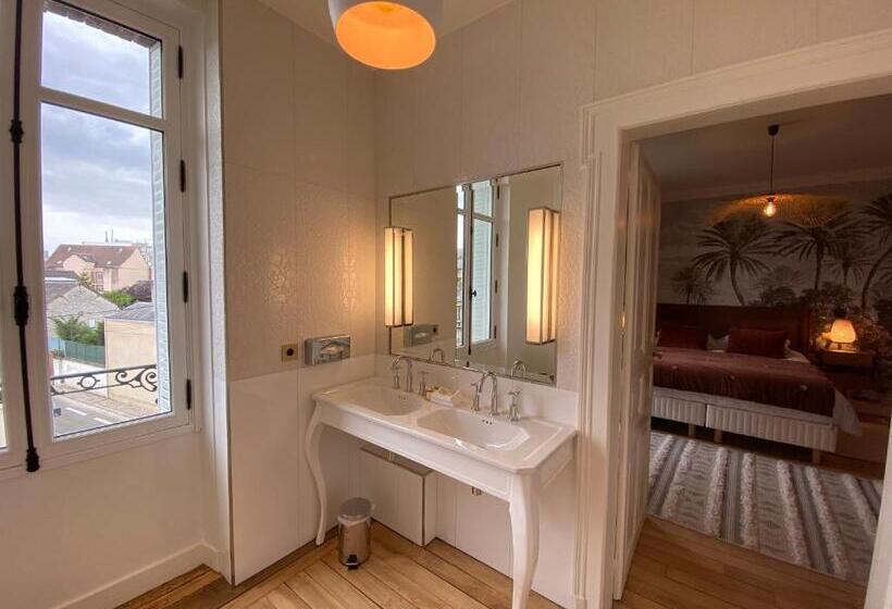 带大床的豪华间, Maison Blanche Chartres   Maison D Hôtes 5 étoiles