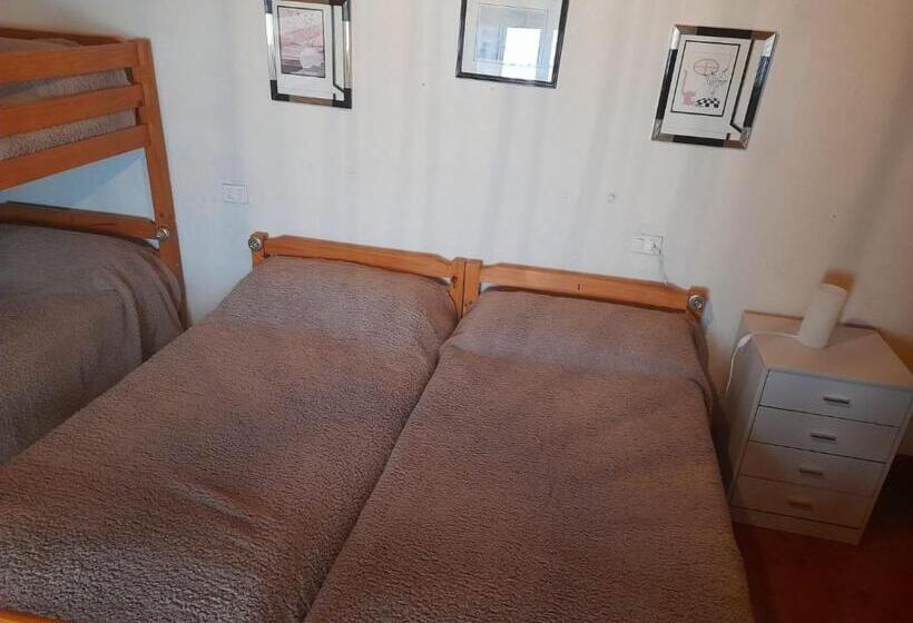 اتاق استاندارد چهار تخته, Albergue Rectoral De Romean