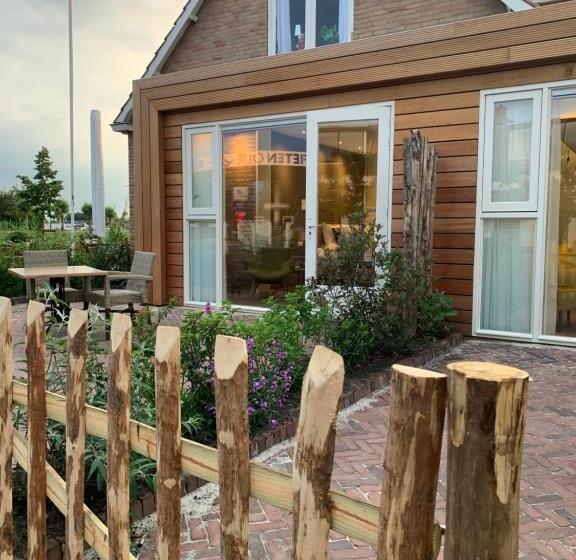 Студия Deluxe, Dorpslogies Adema