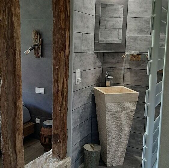 Family Suite, La Berrycurienne Proche Du Zoo De Beauval Saint Aignan Avec Sdb, Wc Et Spa Privatif Pour Chaque Cham