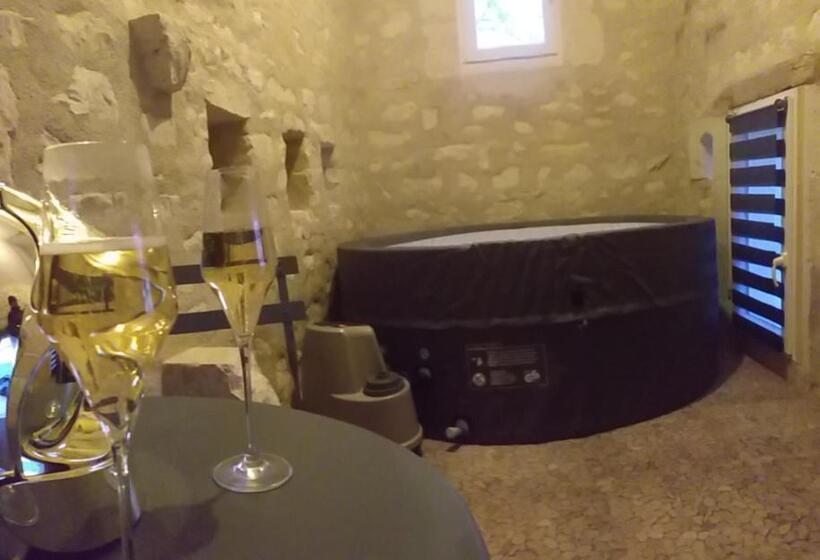 Номер Стандарт Вид на Сад, La Berrycurienne Proche Du Zoo De Beauval Saint Aignan Avec Sdb, Wc Et Spa Privatif Pour Chaque Cham