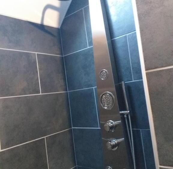 חדר סטנדרט נוף לגינה, La Berrycurienne Proche Du Zoo De Beauval Saint Aignan Avec Sdb, Wc Et Spa Privatif Pour Chaque Cham