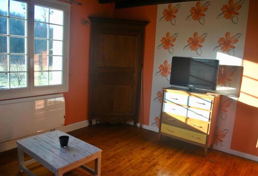 Семейный Номер, Moulin Sous La Vergne