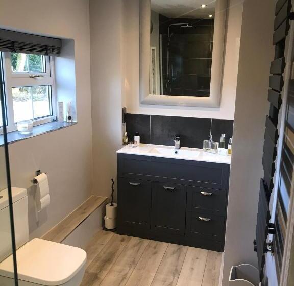 キングサイズベッドのスタンダードルーム, Ticketyboo Suites