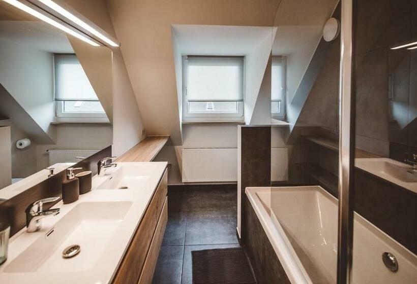 디럭스 룸, Hdc Nivelles Grand Place