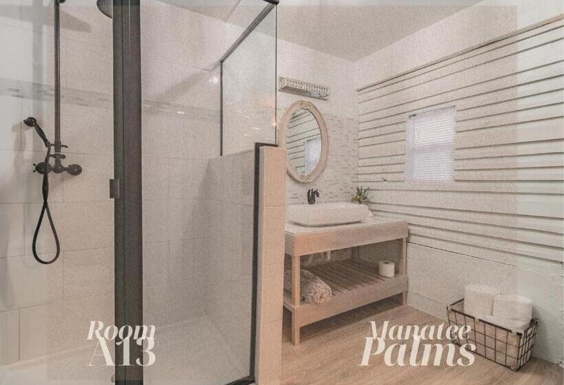 带大床的标准间, Manatee Palms