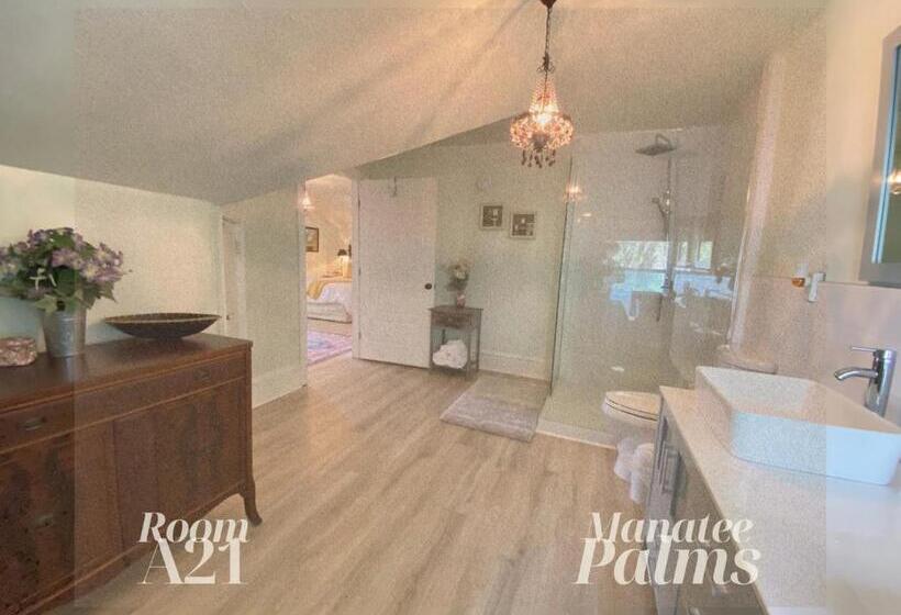 高级三人间, Manatee Palms