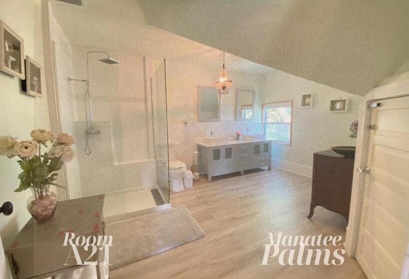 高级三人间, Manatee Palms