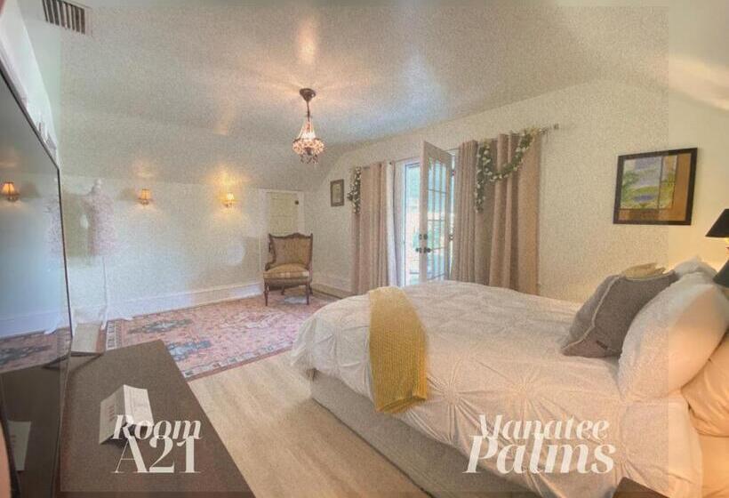 高级三人间, Manatee Palms