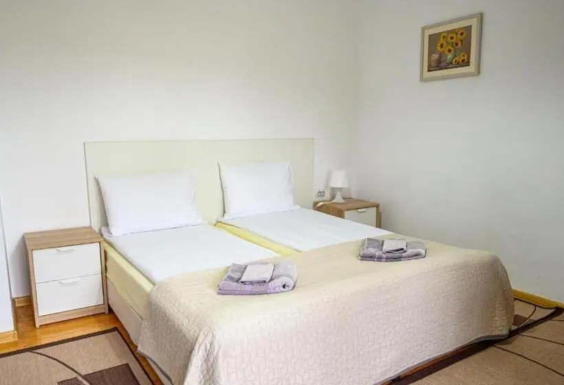 Deluxe-studio, Guest House 7