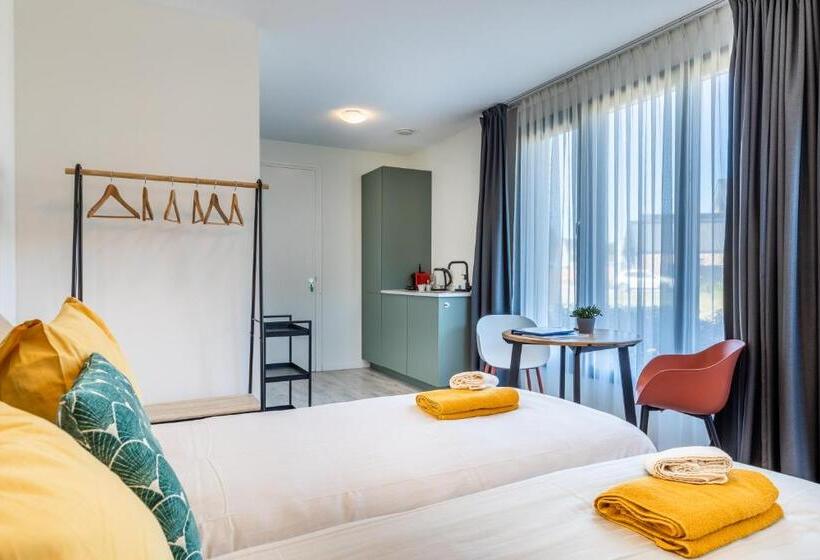 اتاق لوکس, Roosjesweg 2 Gastenkamer Met Parkeerplaats En Terras Eg