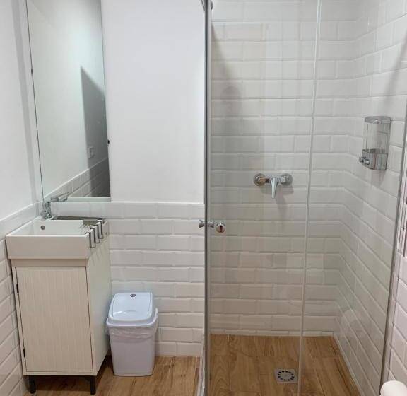 غرفة قياسية حمام مشترك, Star Home