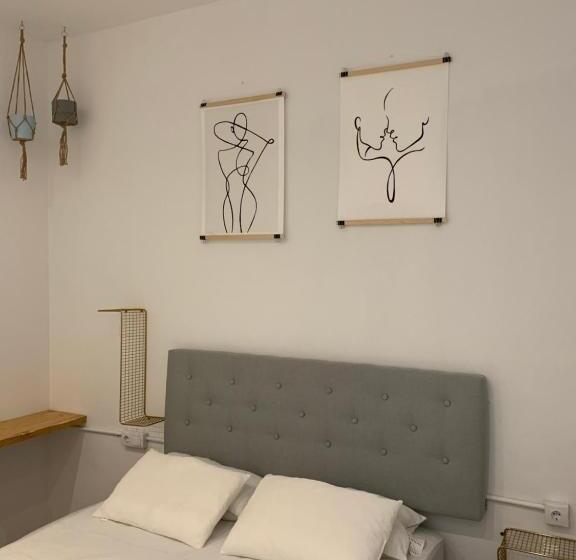 غرفة أساسية, Star Home