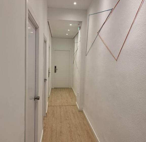 غرفة قياسية مع حمام خارجي, Star Home