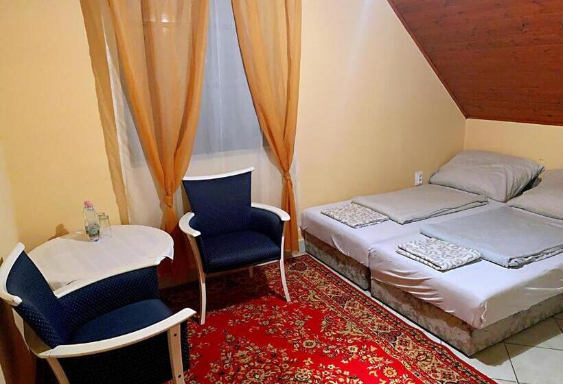 带共用浴室的标准房间, Koloska Apartmanház