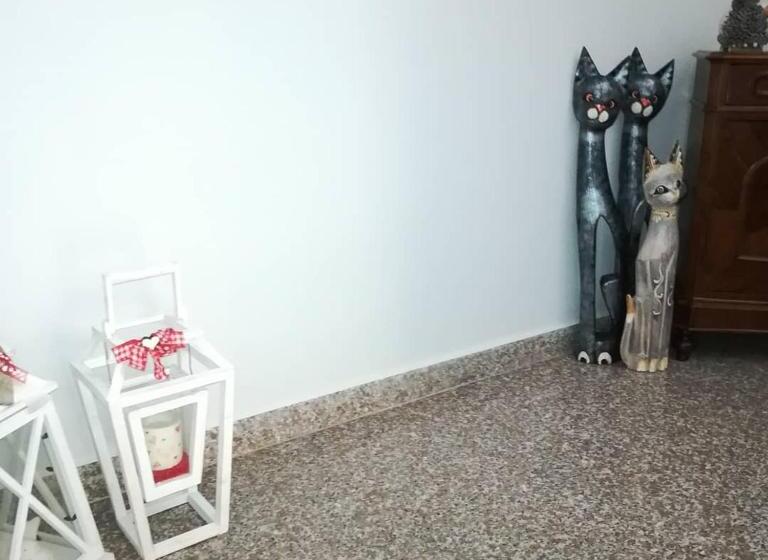 חדר אקונומי, La Moia