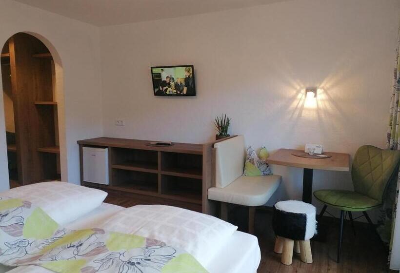 Standard-huone Järvinäkymä, Pension Claudia Zell Am See