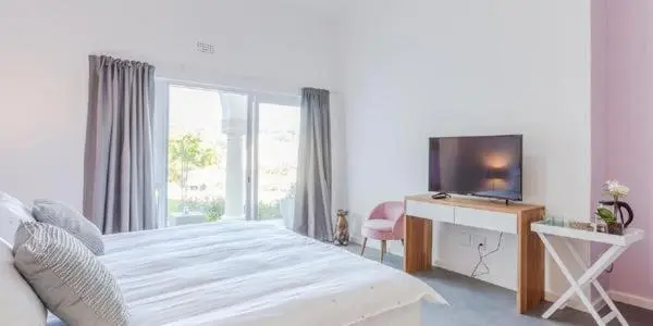 コンフォートルーム, The Views Guesthouse