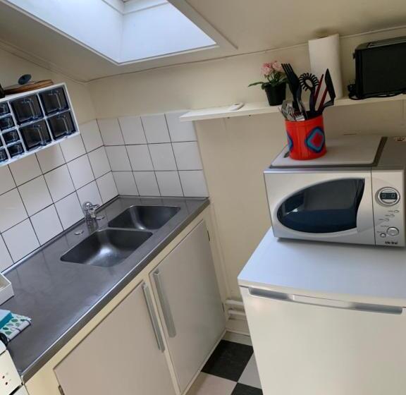 Номер Стандарт, Sofia Lägenhetshotell