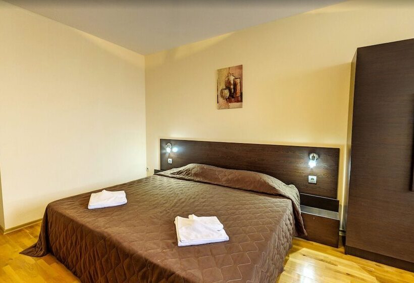 חדר סטנדרט, All Seasons Club