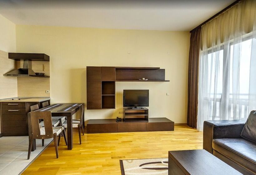 חדר סטודיו סטנדרד, All Seasons Club