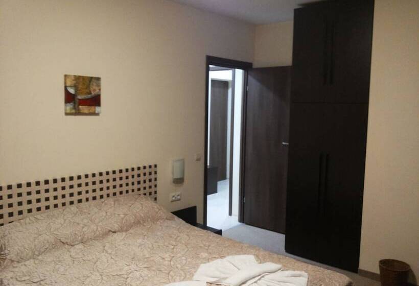 침실 2개 아파트, All Seasons Club