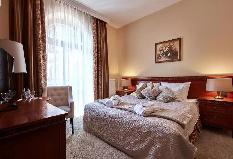 اتاق اکونومی, Grand Hotel Stamary