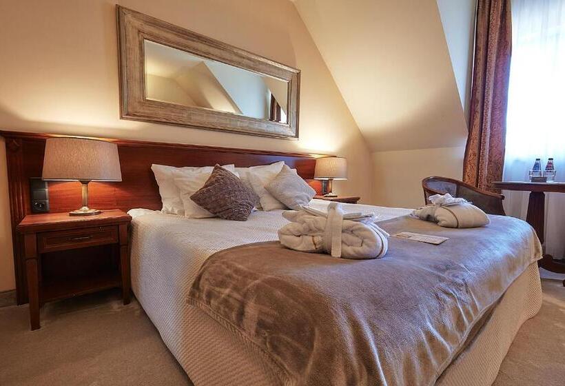 اتاق اکونومی, Grand Hotel Stamary