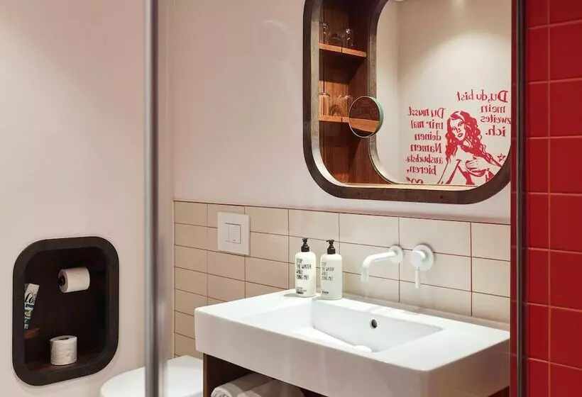 اتاق استاندارد با تخت‌های تاشو, 25hours Hotel Hamburg Hafencity