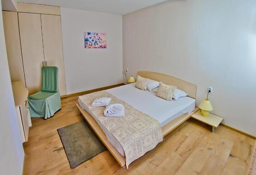 침실 1개 아파트, Amfora