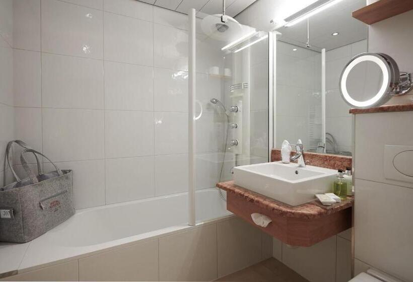 标准单人间, Austria