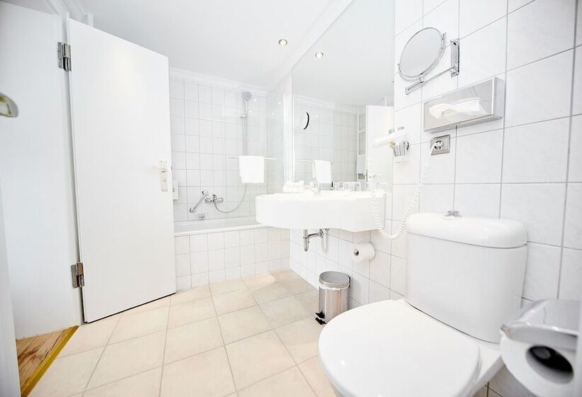 Полулюкс, Cliff Hotel Rügen