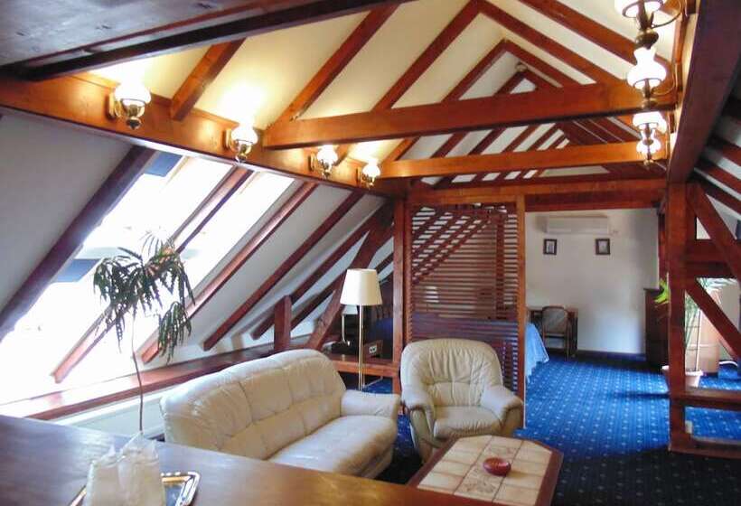 Люкс, Curtea Brasoveana