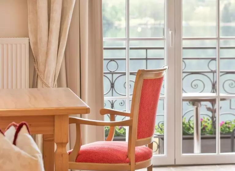 デラックスジュニアスイート, Ebner S Waldhof Am See Resort & Spa