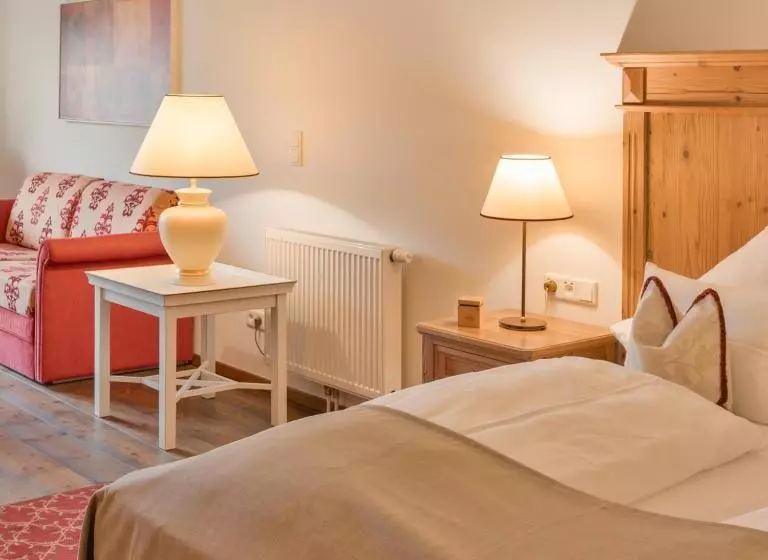 デラックスジュニアスイート, Ebner S Waldhof Am See Resort & Spa