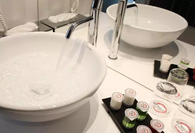スタンダードトリプルルーム, Enso