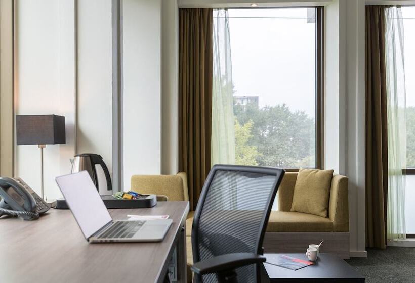 اتاق اجرایی با تخت بزرگ, Leonardo Hotel Amsterdam Rembrandtpark
