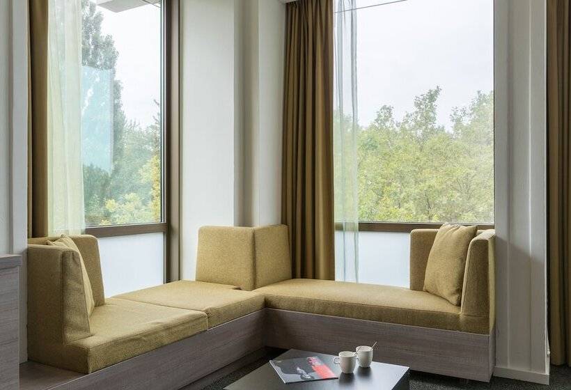 اتاق اجرایی با تخت بزرگ, Leonardo Hotel Amsterdam Rembrandtpark