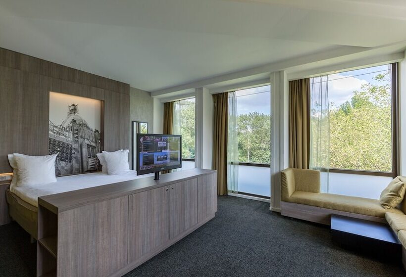 Executive Room King Size Bed, Leonardo Hotel Amsterdam Rembrandtpark