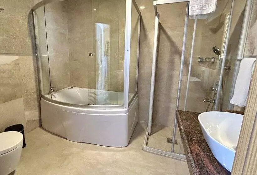 اتاق خانوادگی, Marina Boutique