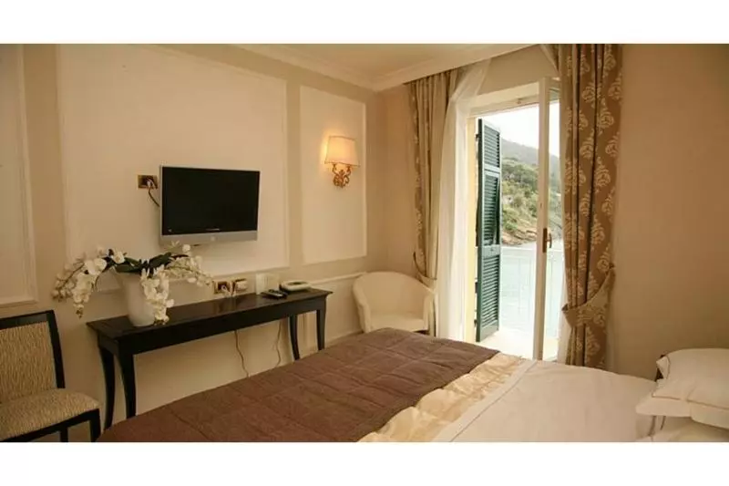 سوییت جونیور با چشم‌انداز دریا, Miramare & Spa