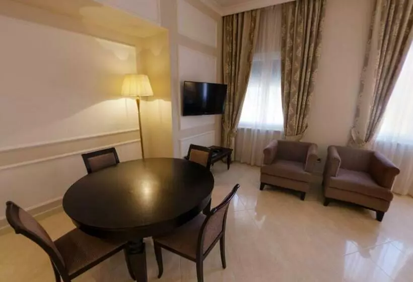 سوییت با چشم‌انداز دریا, Miramare & Spa