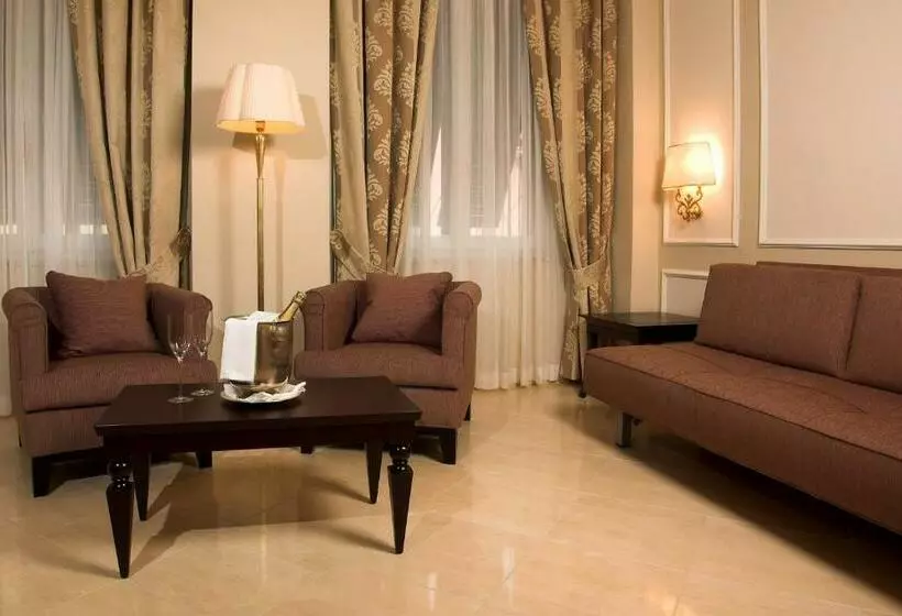 سوییت با چشم‌انداز دریا, Miramare & Spa